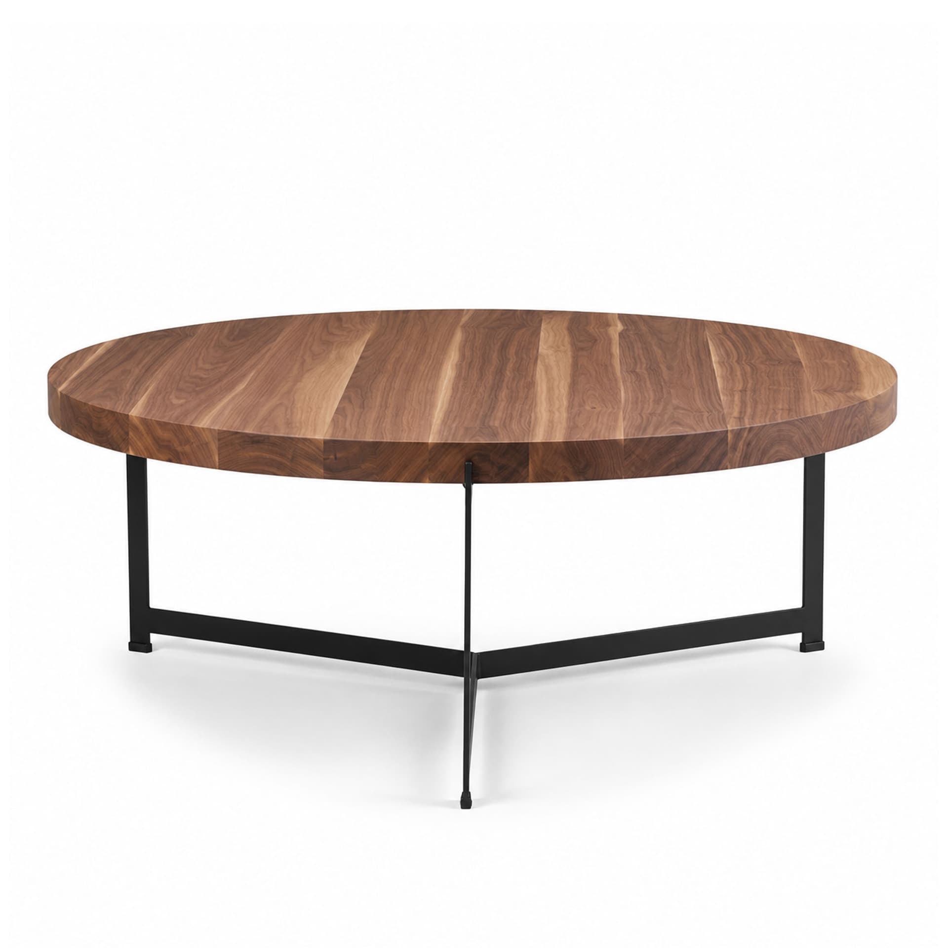 Dk3 - Plateau Coffee Table - Ø 80 cm - Höjd 45 cm, Skiva i Oljad valnöt, Underrede i Svart pulverlackerat stål - Sofabord - Søren Rose Studio - Tre farget - Metall/Tre