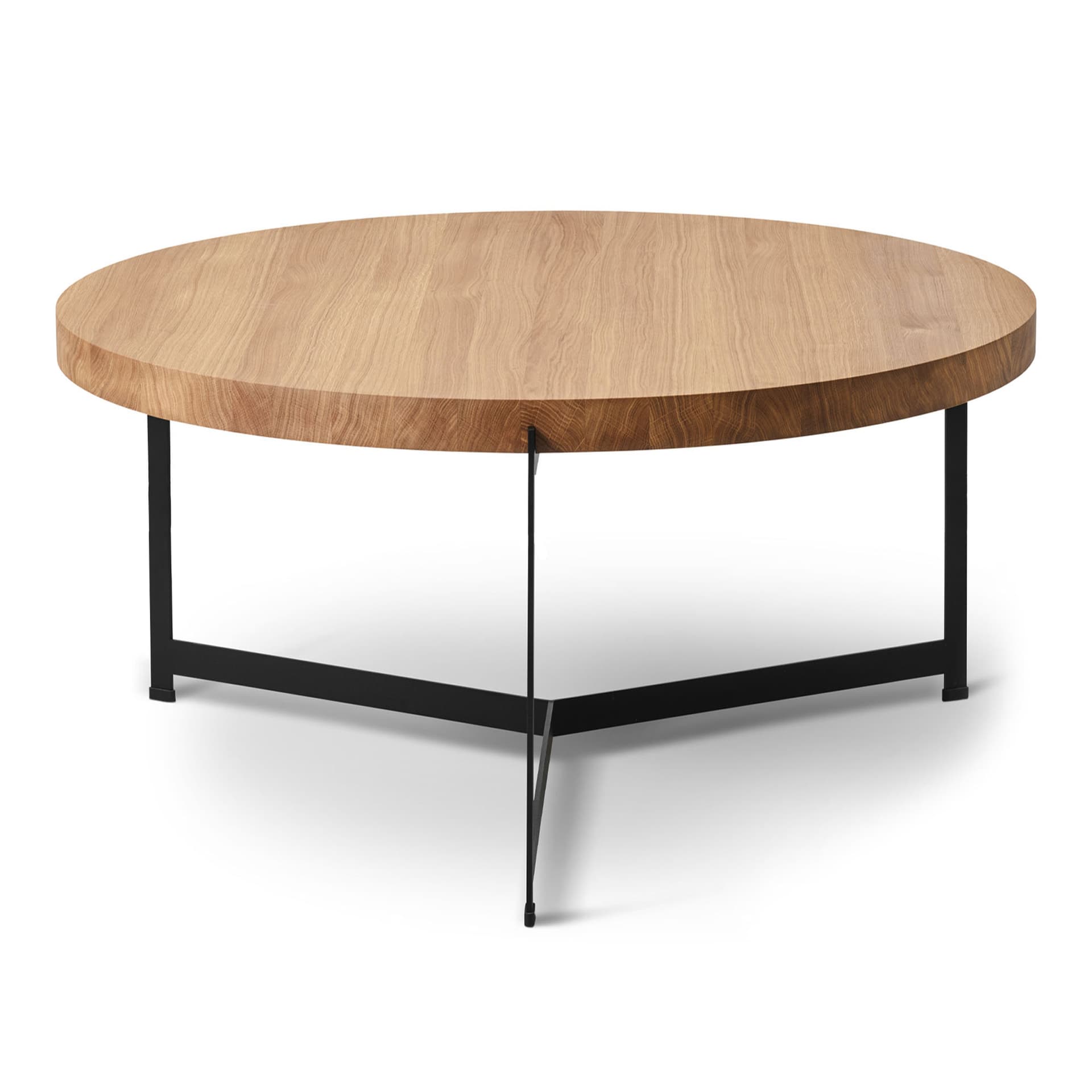 Dk3 - Plateau Coffee Table - Ø 60 cm - Höjd 45 cm, Skiva i Oljad ek, Underrede i Svart pulverlackerat stål - Sofabord - Søren Rose Studio - Tre farget - Metall/Tre