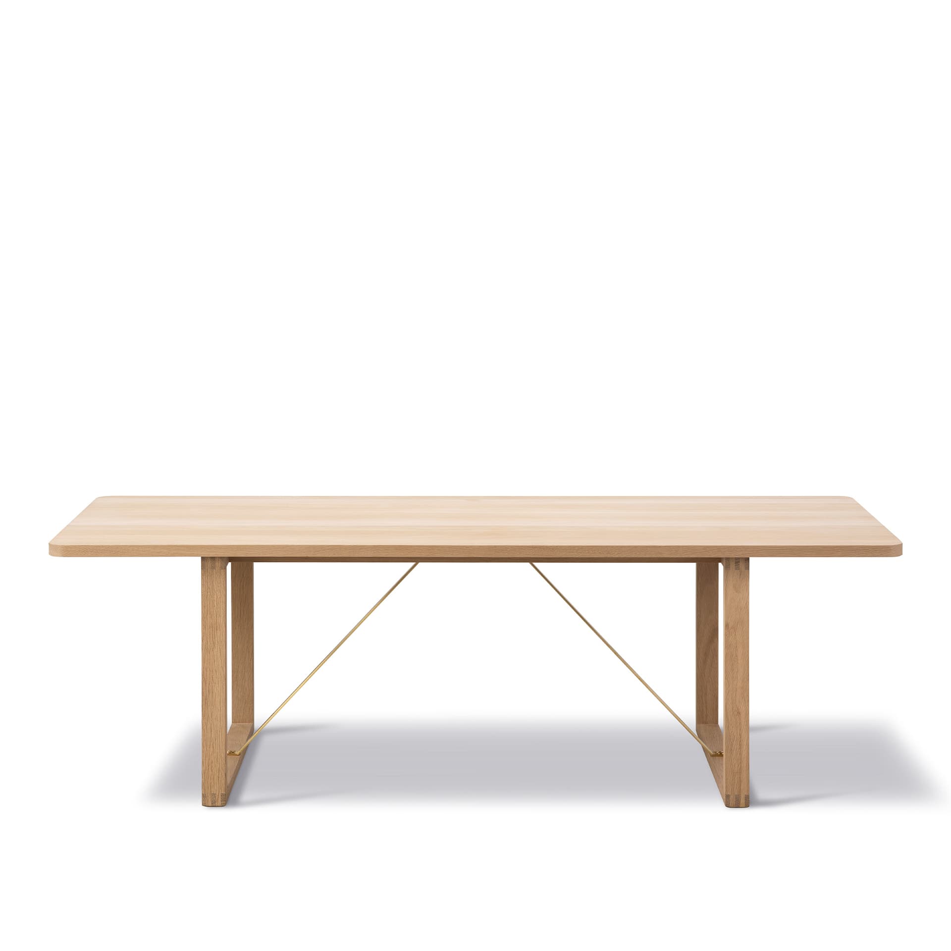Fredericia Furniture - BM67 Coffee table - Oak soap - Brackets in brass - 140 x 55 cm - height 45 cm - Sofabord - Børge Mogensen - Tre farget - Tre