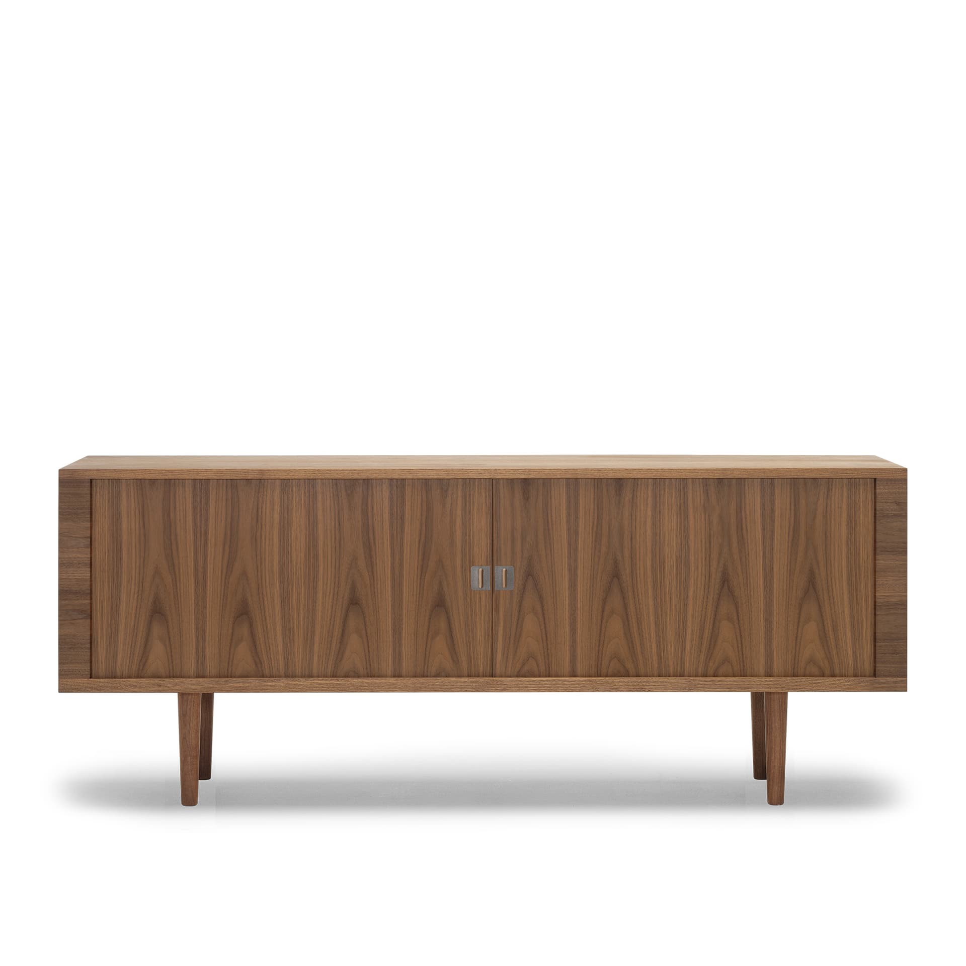 Carl Hansen - CH825 Sideboard, Oiled Walnut, Legs in Oiled Walnut - Sideboards - Hans J. Wegner - Tre farget - Tre