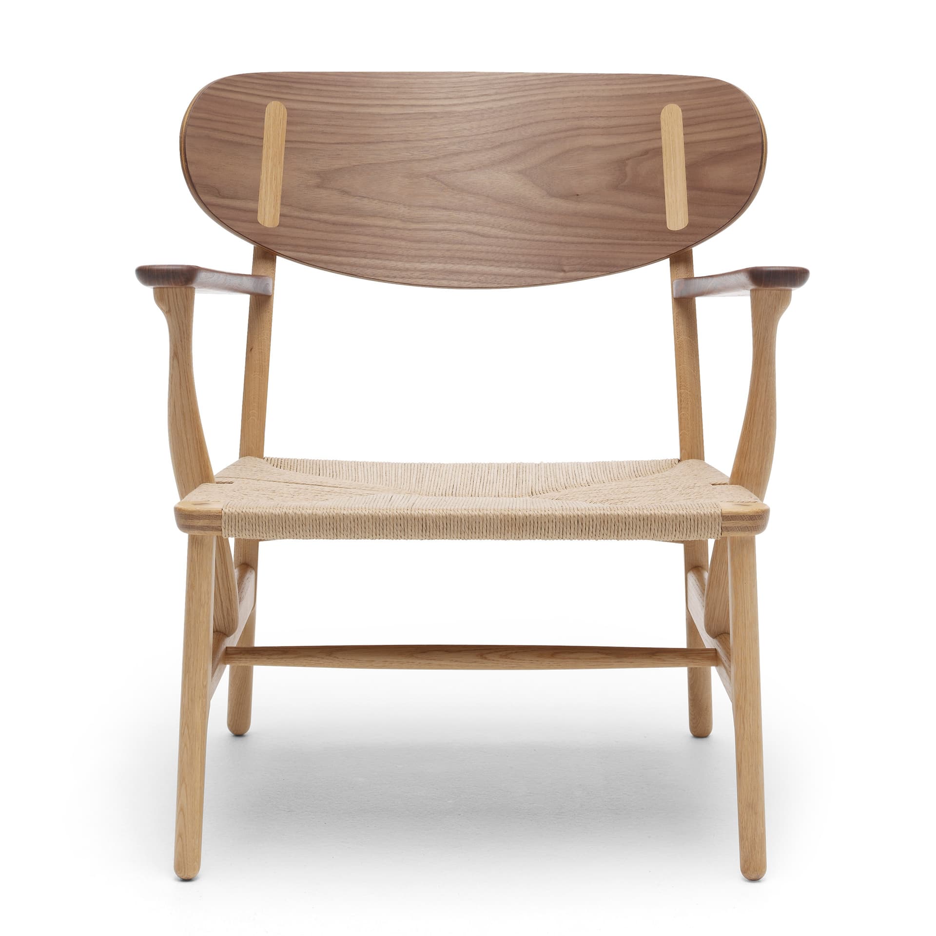 Carl Hansen - CH22 Ek & Valnöt / Snöre Natur - Lenestoler - Hans J. Wegner - Brun,Beige - Naturlig materiale/Tre