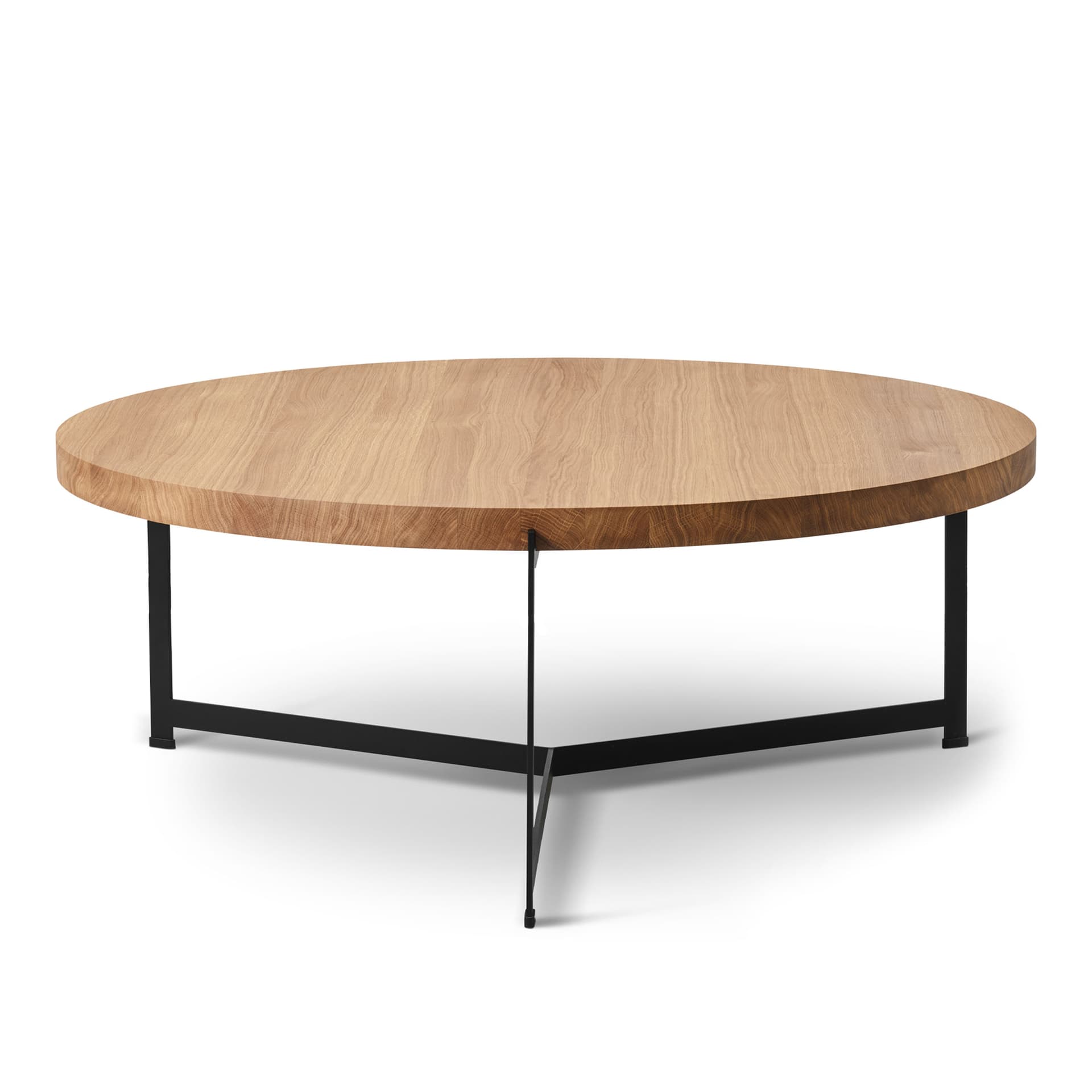 Dk3 - Plateau Coffee Table - Ø 80 cm - Höjd 45 cm, Skiva i Oljad ek, Underrede i Svart pulverlackerat stål - Sofabord - Søren Rose Studio - Tre farget - Metall/Tre