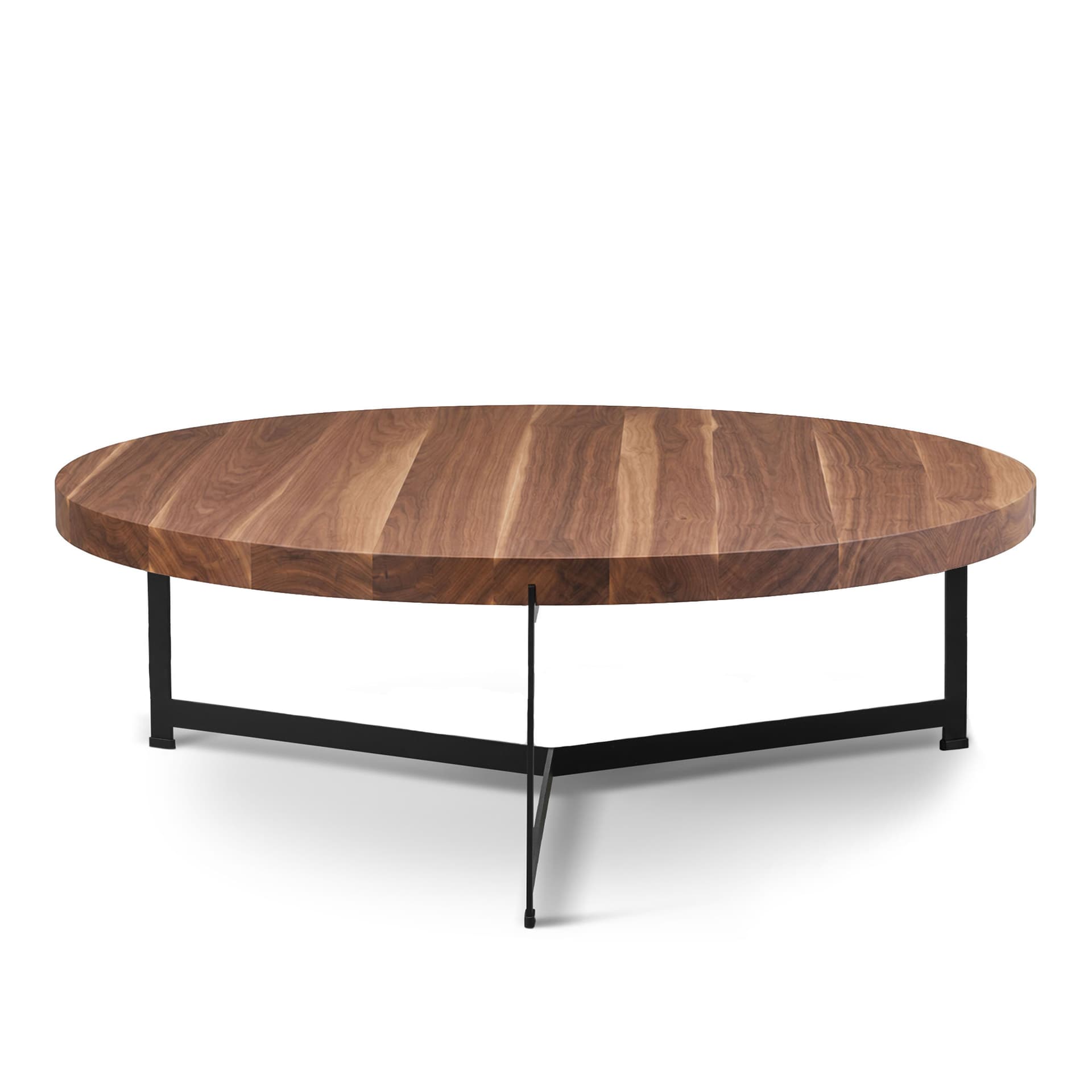 Dk3 - Plateau Coffee Table - Ø 80 cm - Höjd 35 cm, Skiva i Oljad valnöt, Underrede i Svart pulverlackerat stål - Sofabord - Søren Rose Studio - Tre farget - Metall/Tre