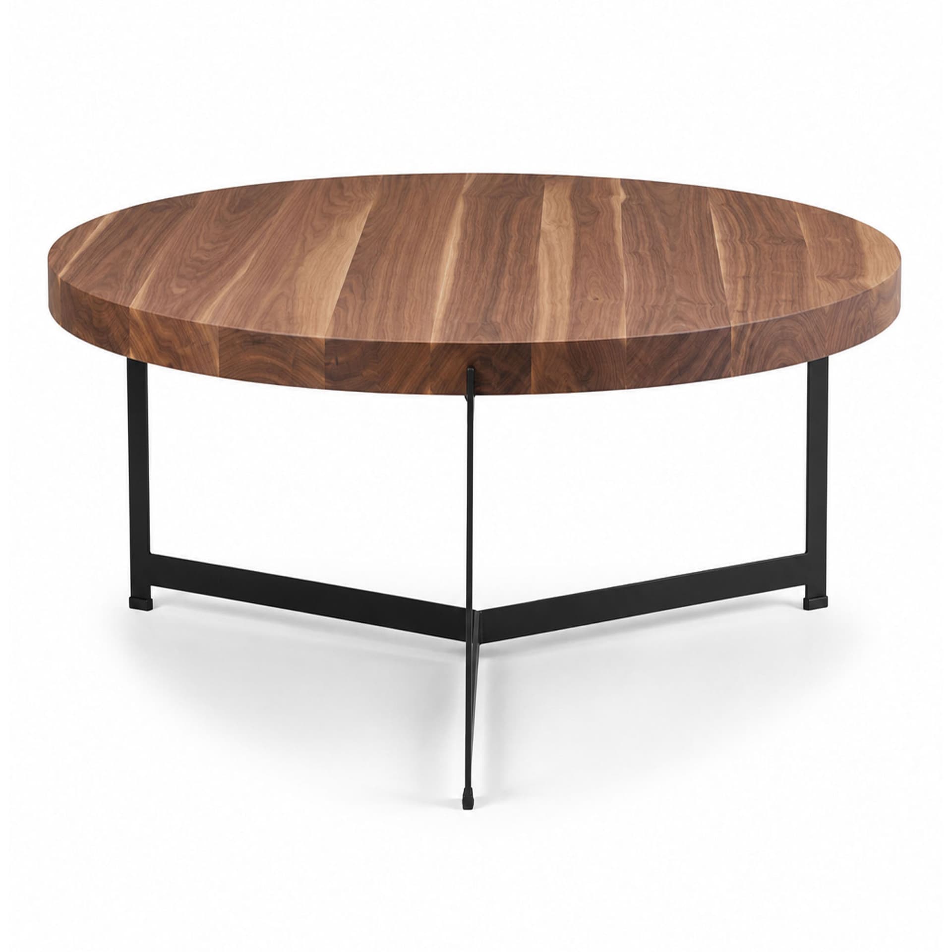 Dk3 - Plateau Coffee Table - Ø 60 cm - Höjd 45 cm, Skiva i Oljad valnöt, Underrede i Svart pulverlackerat stål - Sofabord - Søren Rose Studio - Tre farget - Metall/Tre