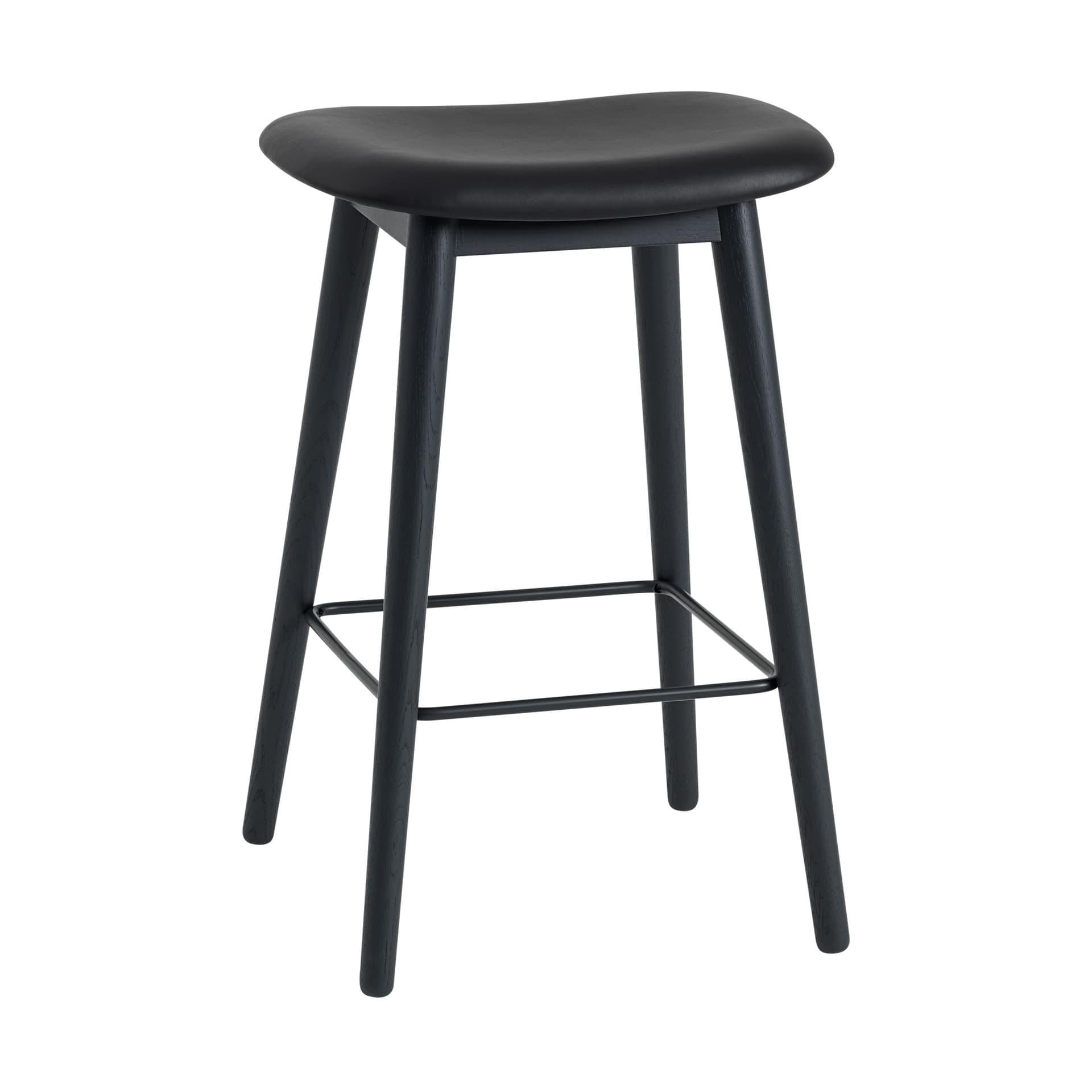 Muuto - Fiber Bar Stool Wood Base 65 cm Refine Leather Black/Black - Barstoler & barkrakker - Iskos-Berlin - Svart - Tre/Syntetisk materiale