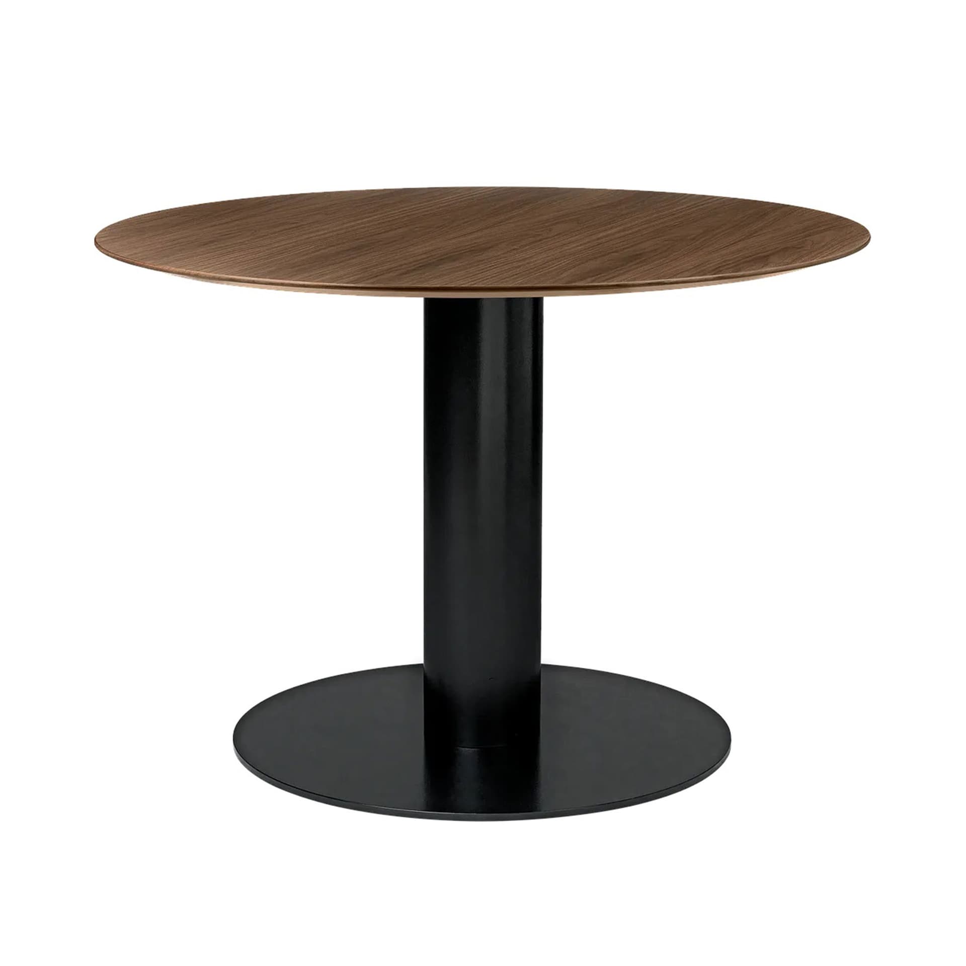 Gubi - GUBI 2.0 Dining Table, Ø 110 cm, Skiva: Trä - Valnöt, Bas: Svart - Spisebord - Tre farget - Metall/Tre