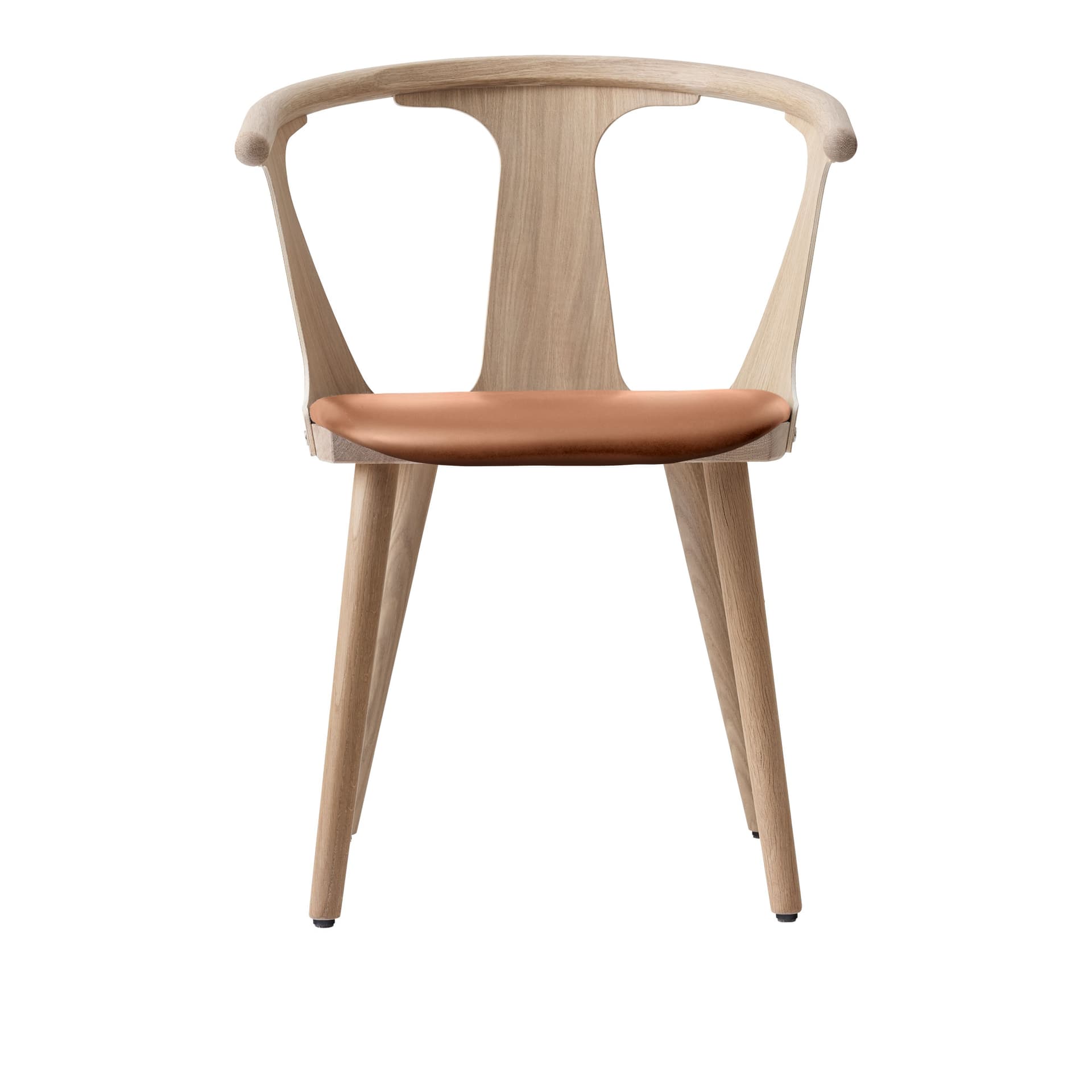 &Tradition - In Between SK2 - Cognac Silk Leather/Oiled Oak - Spisestoler - Sami Kallio - Tre farget - Lær/Tre