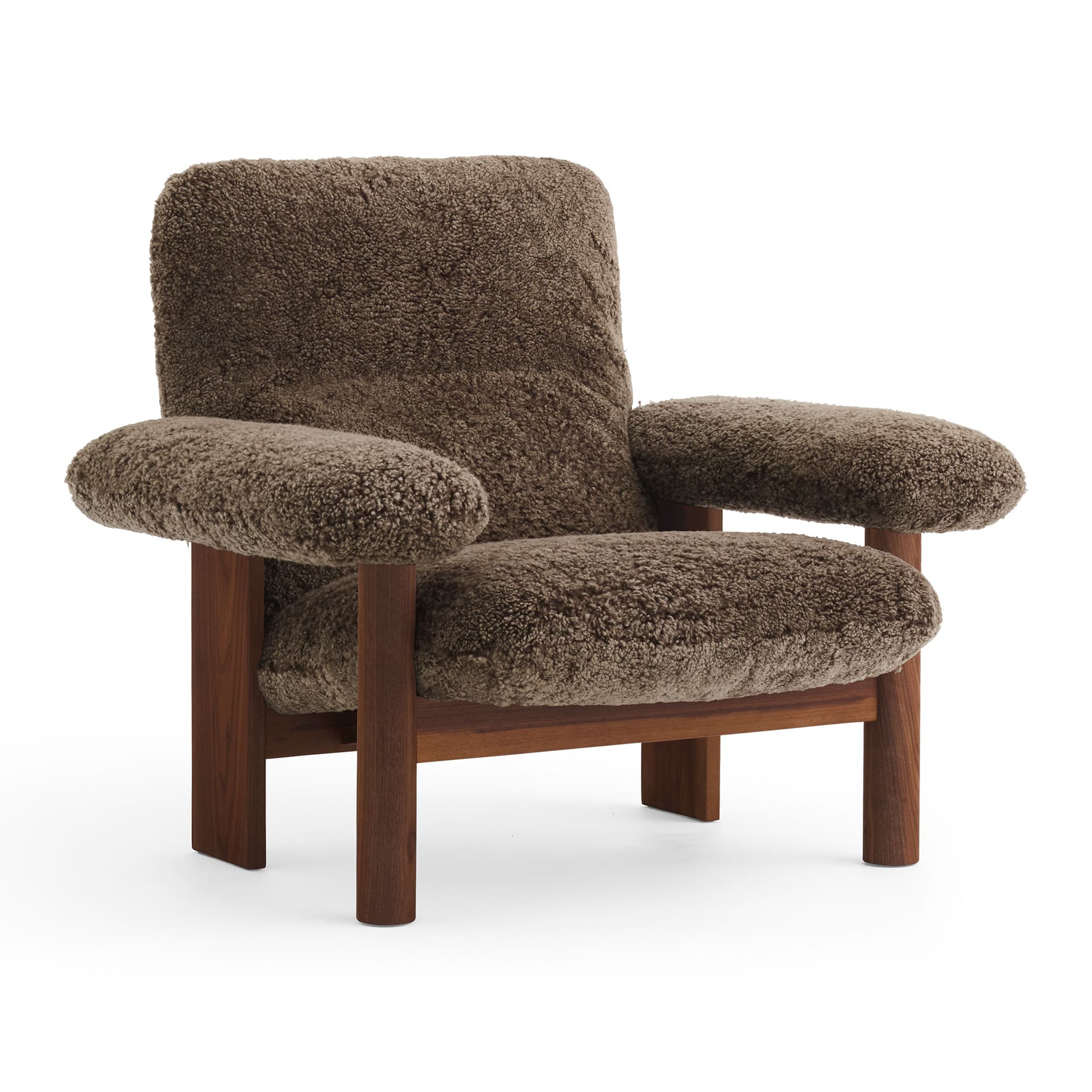 Audo Copenhagen - Brasilia Lounge Chair Solid Walnut Sheepskin Root - Lenestoler - Anderssen & Voll - Tre farget - Tre/Skum/Ull
