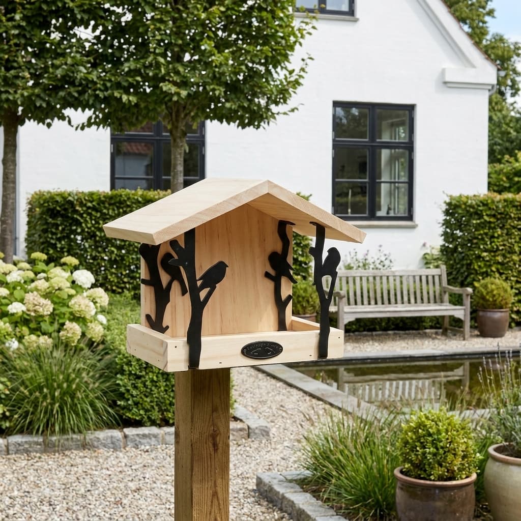 Vægmonteret fuglefoderhus i fyrretræ – 24,5×14×H18,3 cm