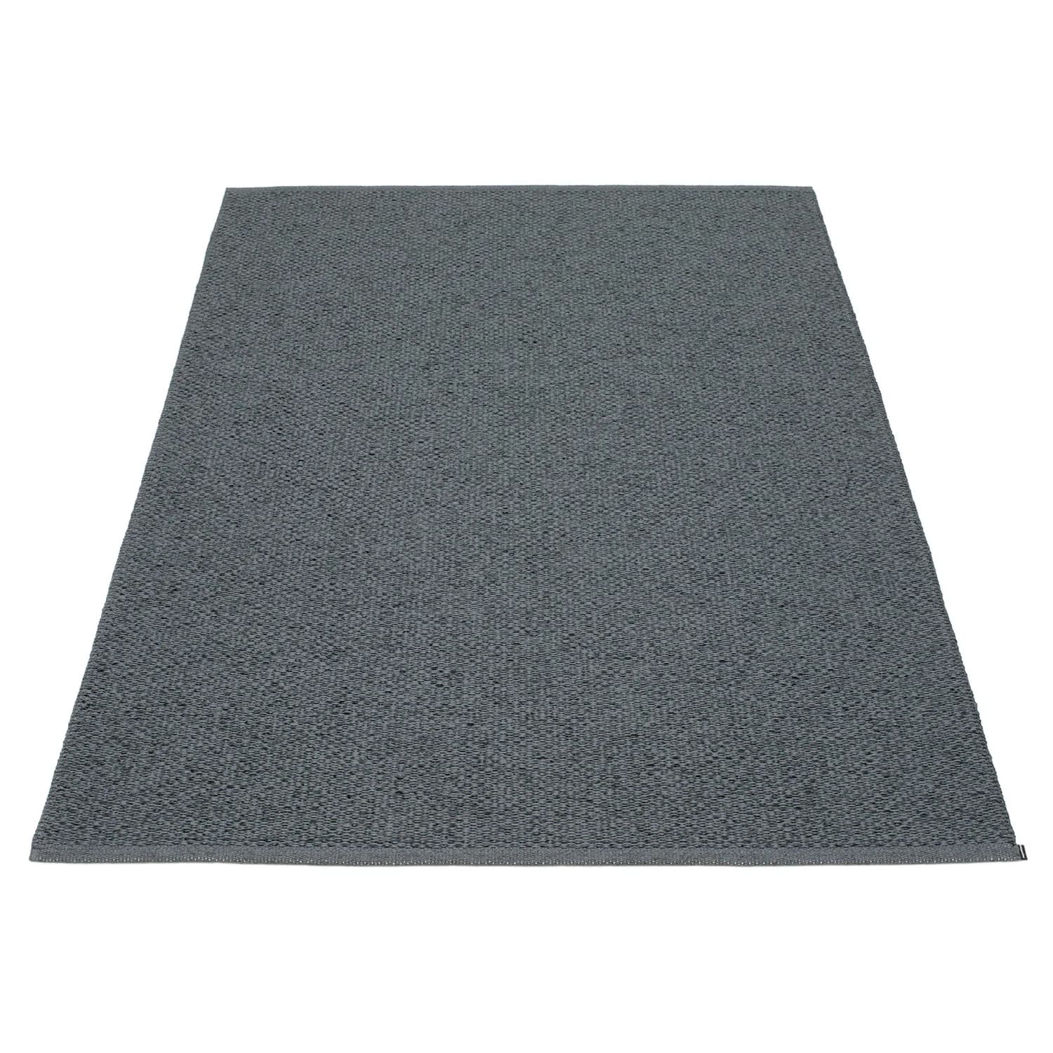 Pappelina, Svea tæppe 180x260 cm granit / black metallic