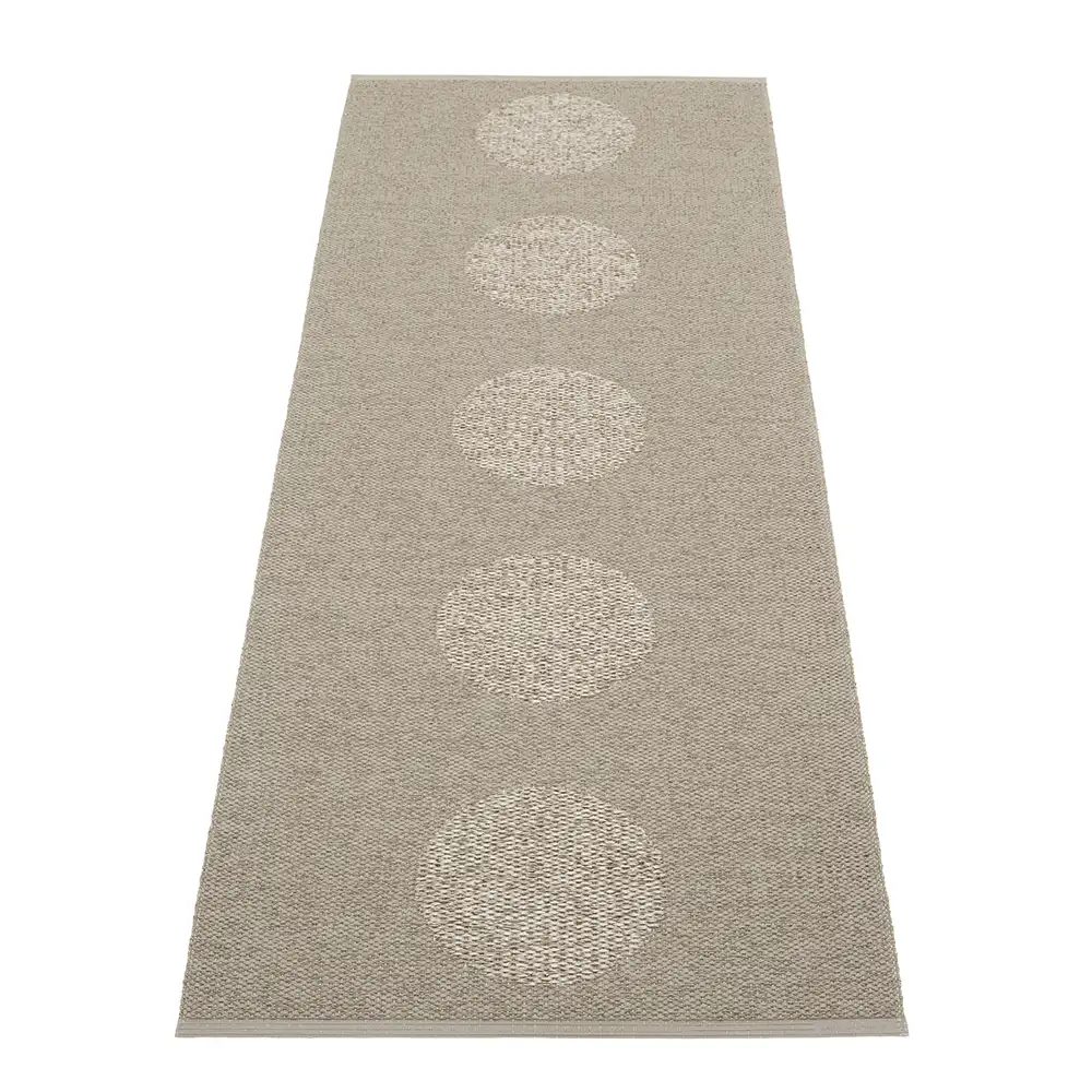 Pappelina, Vera 2.0 tæppe 70x200 cm Dark Linen