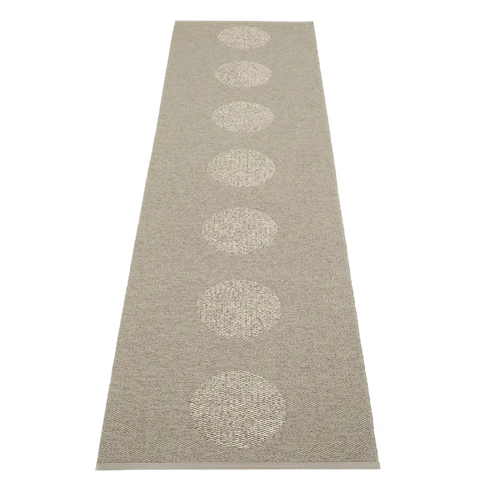 Pappelina, Vera 2.0 tæppe 70x360 cm Dark Linen