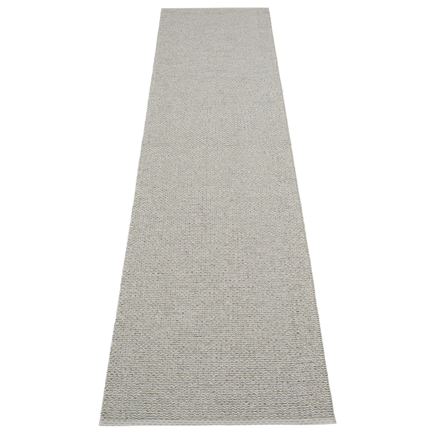 Pappelina, Svea tæppe 70x320 cm warm grey / granit metallic