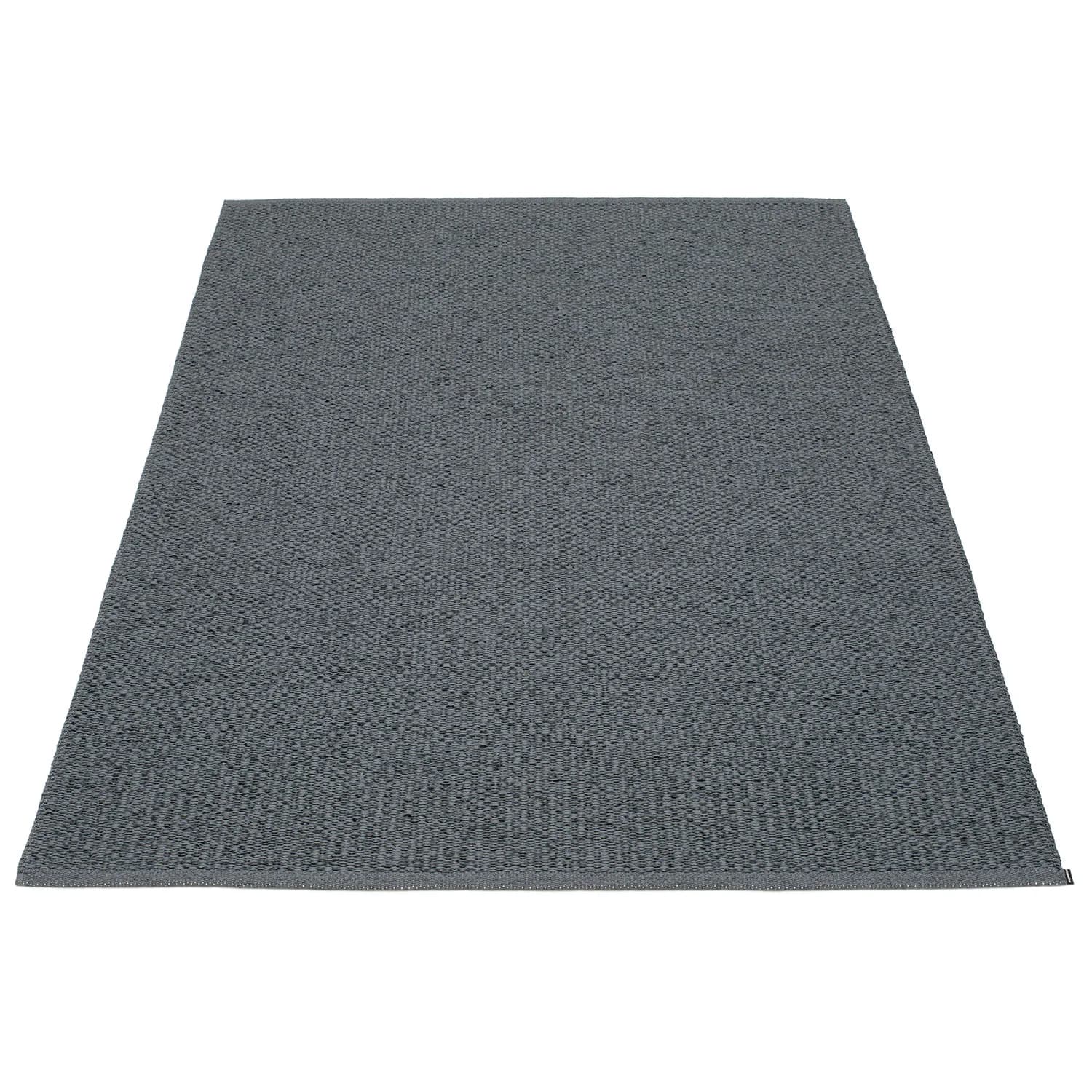 Pappelina, Svea tæppe 140x220 cm granit / black metallic