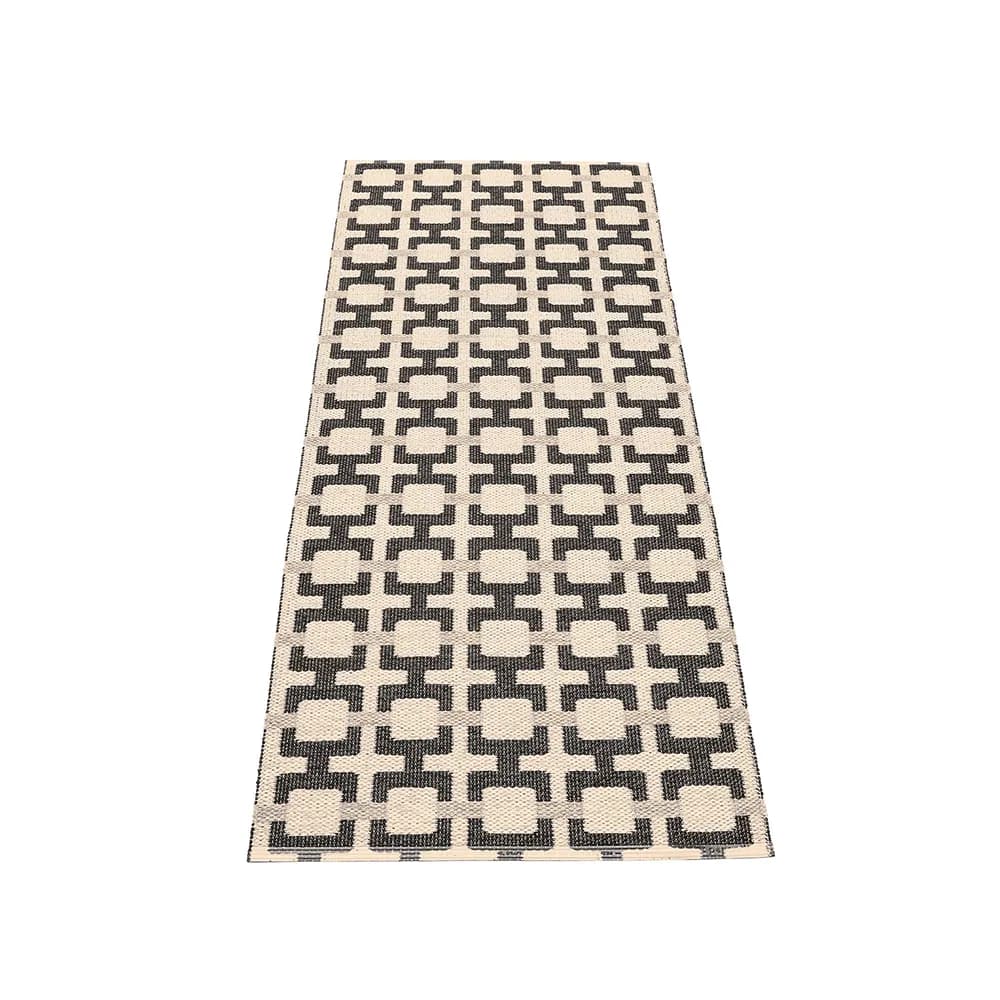 Pappelina, Tom tæppe Black/Cream/Warm Grey 70 x 180 cm
