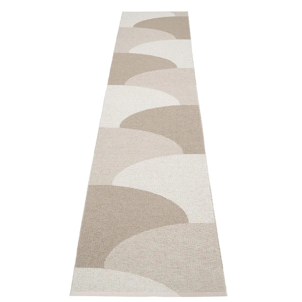 Pappelina, Hill tæppe Dark Linen/Linen/Fossil Grey 70 x 360cm