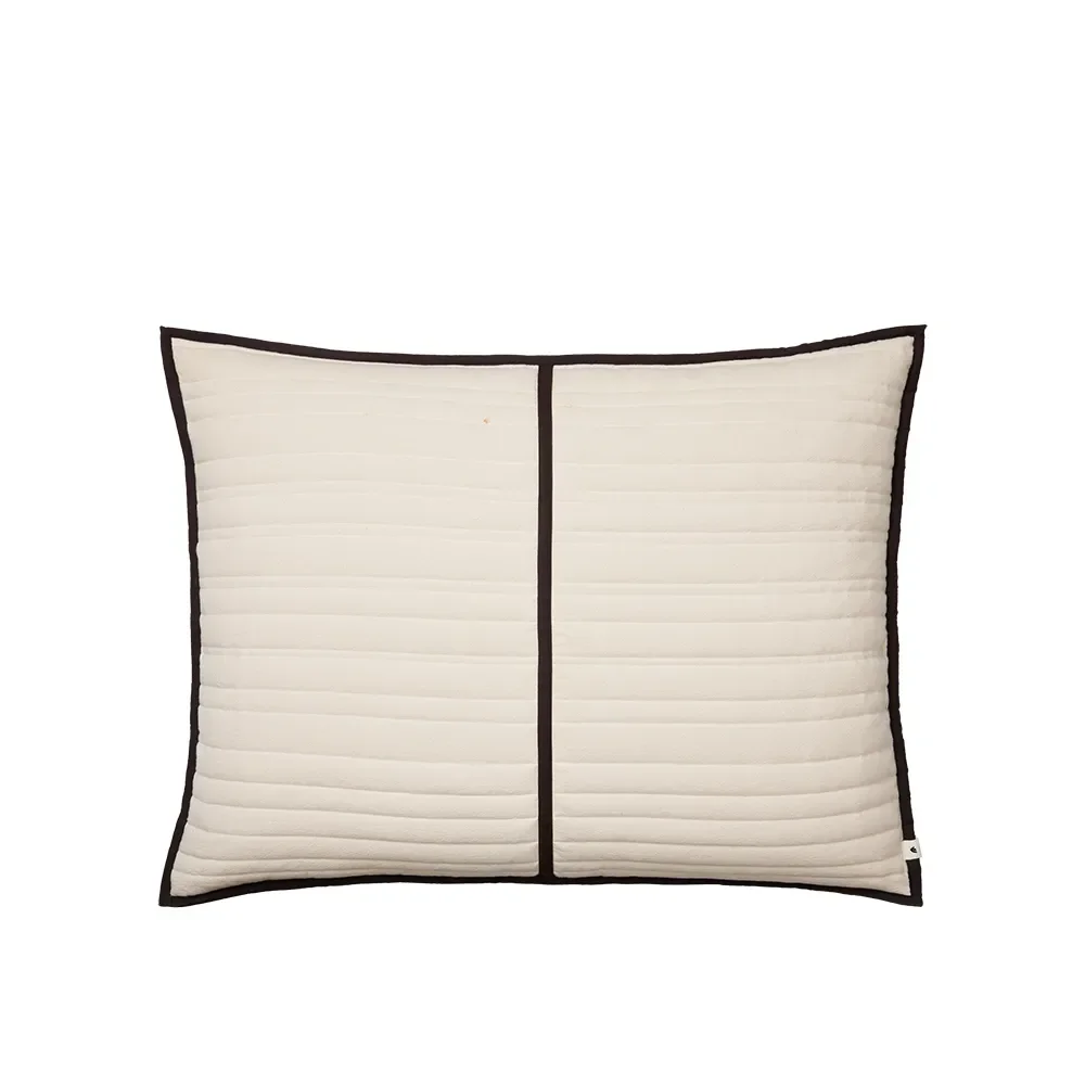 Ferm Living Vari quiltet pude 60x80 cm Natural-dark chocolate