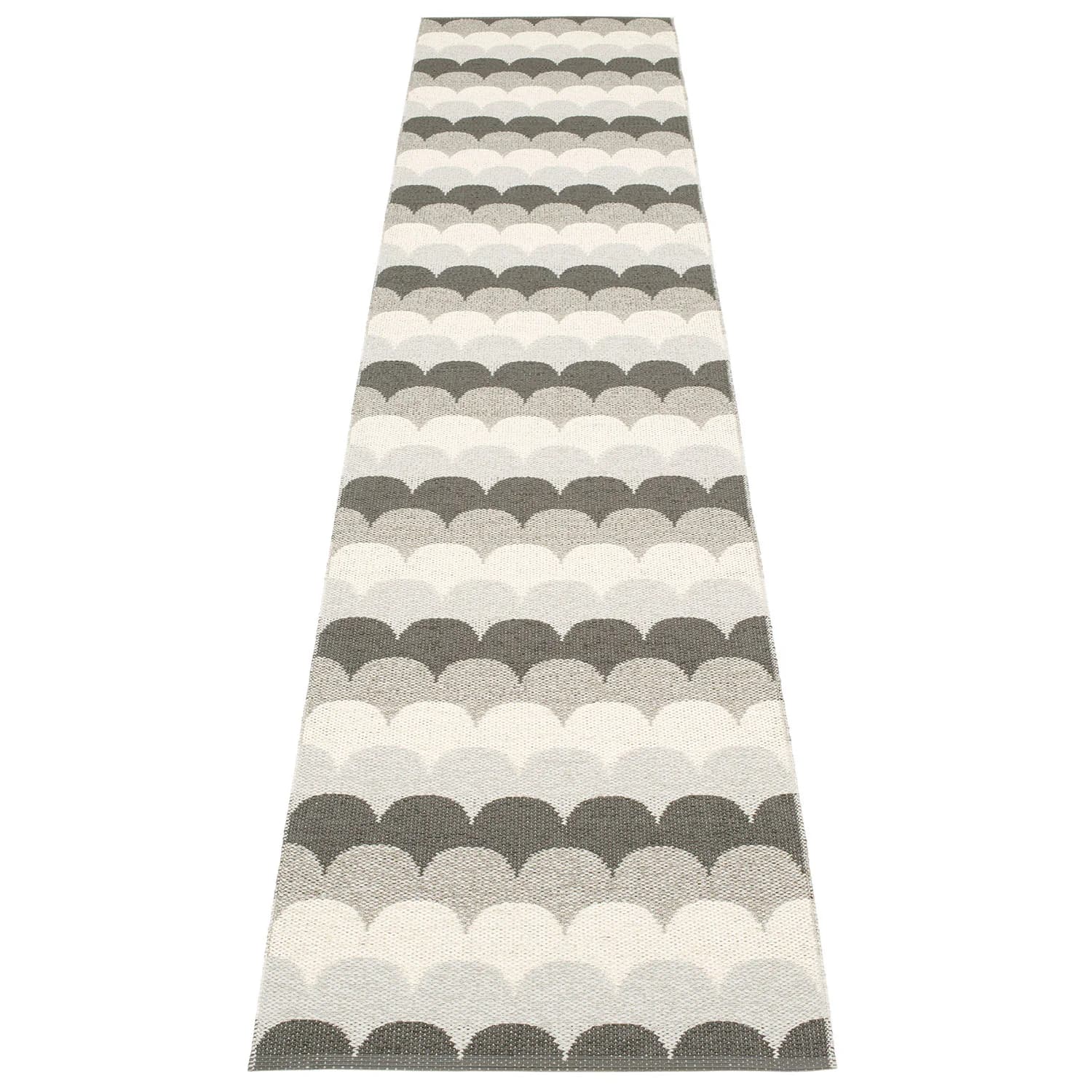 Pappelina, Koi tæppe 70x350 cm stone metallic