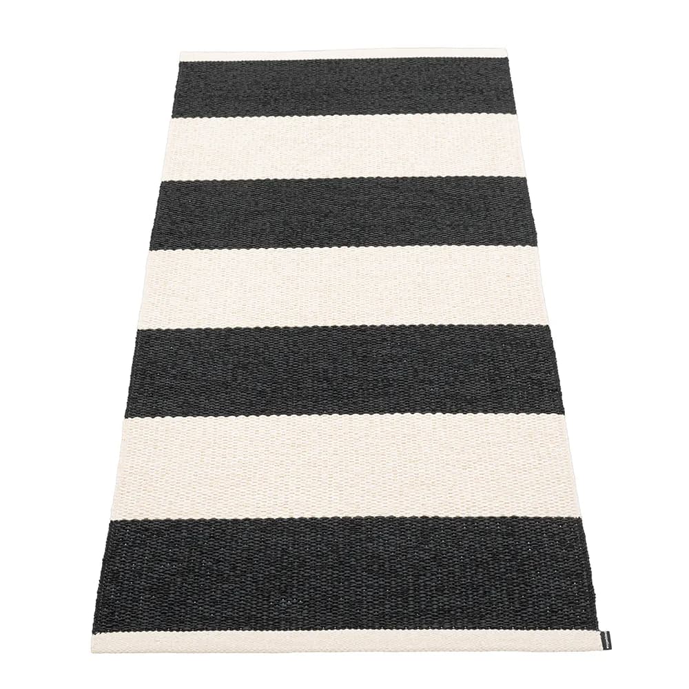 Pappelina, Bob teppe Black/Vanilla 70 x 150 cm