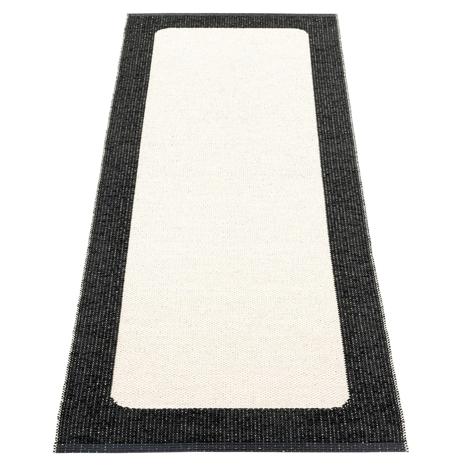 Pappelina, Ilda matte 70x180 cm black / vanilla