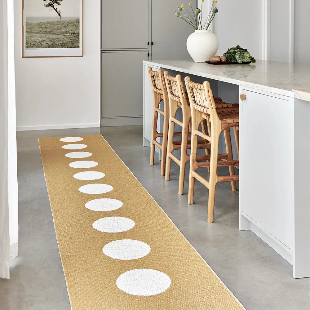 Pappelina, Vera matte 70x225 cm ochre / vanilla