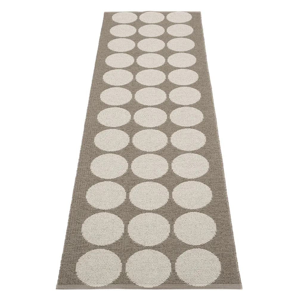 Pappelina, Hugo teppe Walnut/ Linen 70 x 240 cm