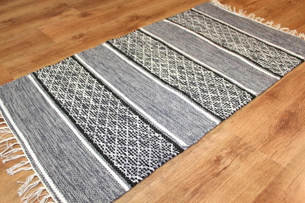 Filleryer - Visby (sort-hvit) (Størrelse: 70 x 300 cm)